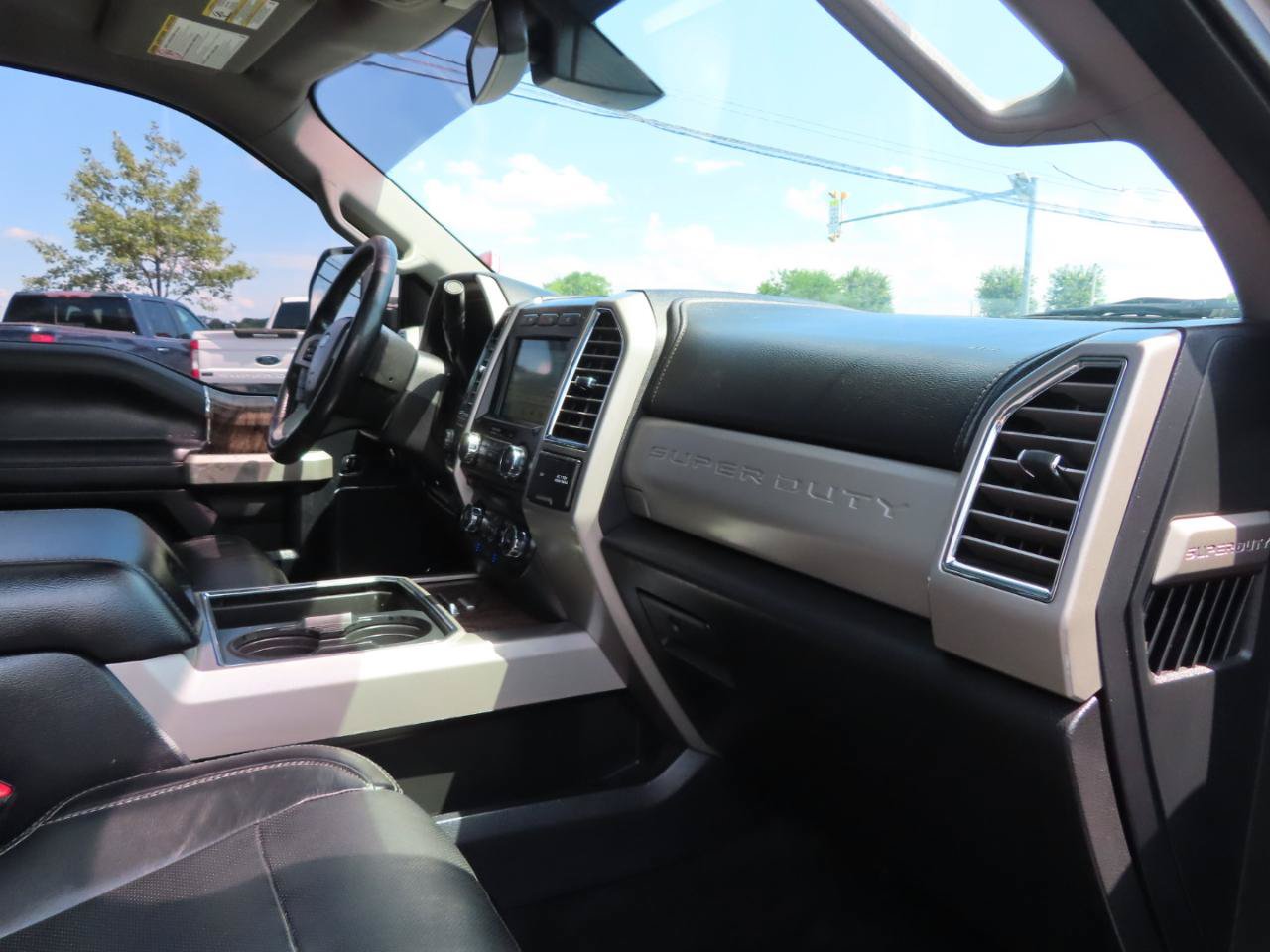 Used 2017 Ford F250 Lariat w/ Lariat Ultimate Package AWD/4WD image 54