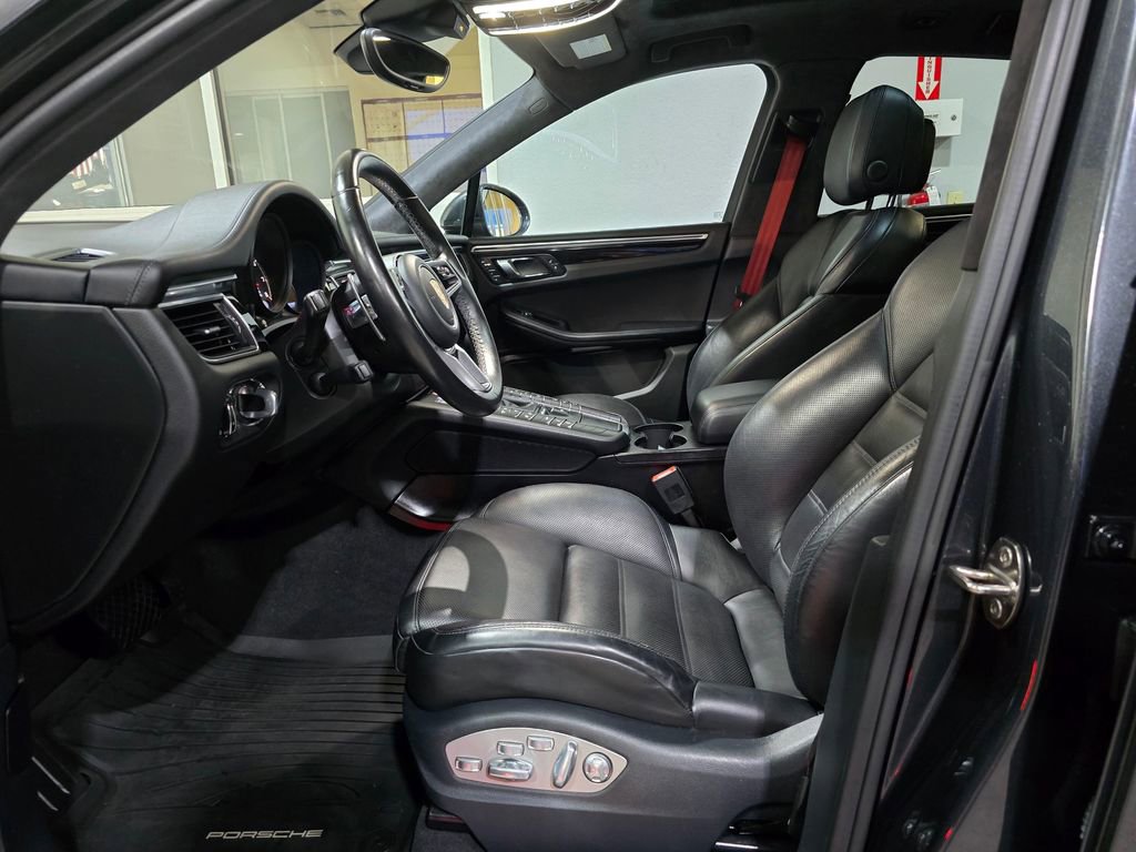 Used 2017 Porsche Macan Turbo image 26