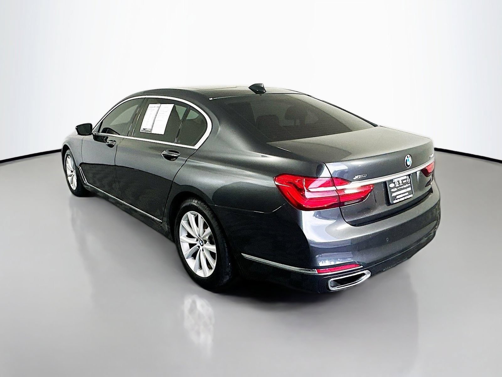 Used 2019 BMW 740i xDrive AWD/4WD image 5