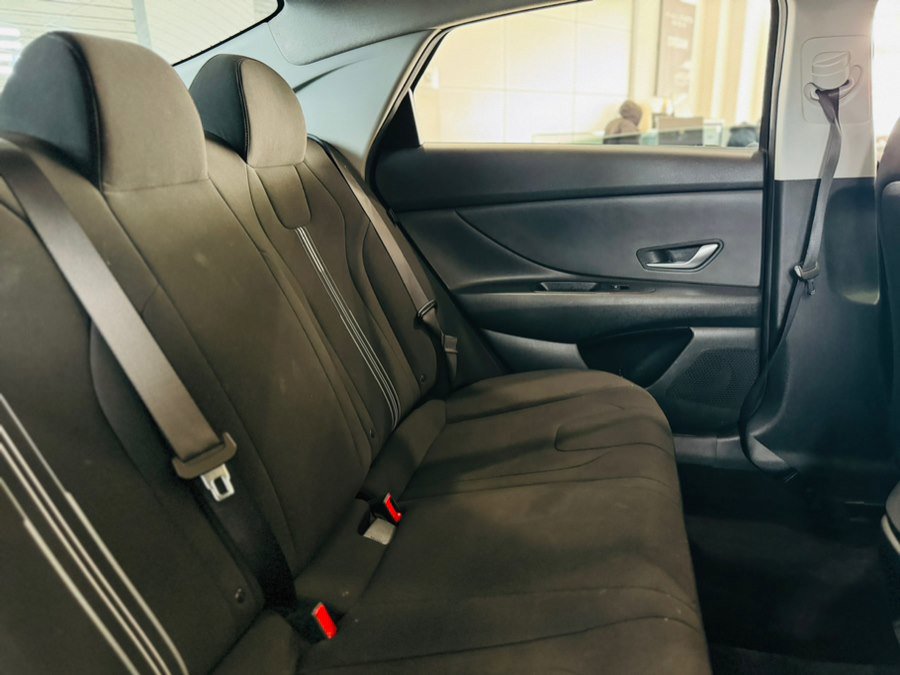 Used 2024 Hyundai Elantra SEL FWD image 23