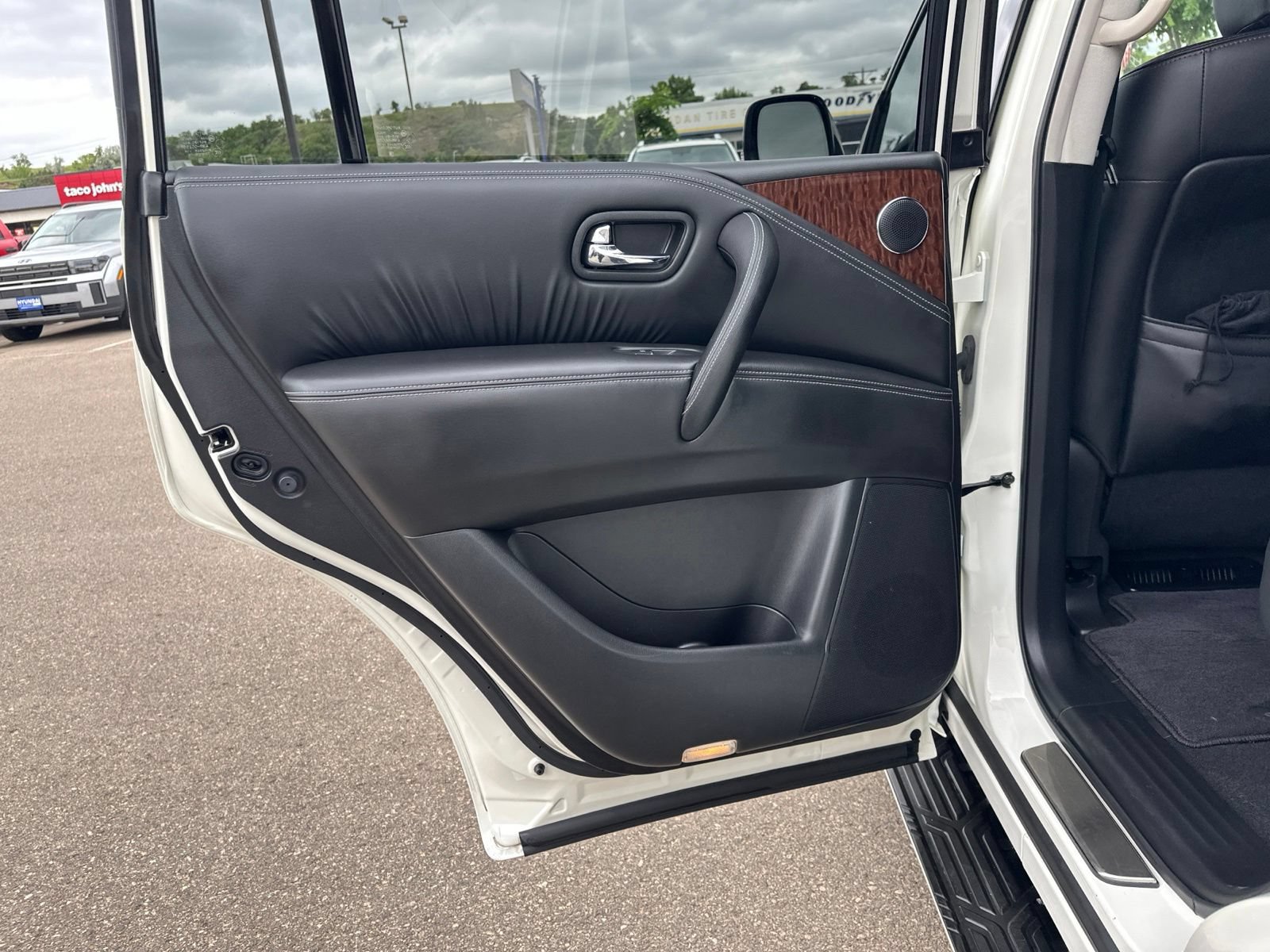 Used 2020 Nissan Armada Platinum w/ Captain's Chairs Package AWD/4WD image 29