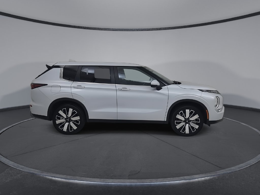 Used 2025 Mitsubishi Outlander SE AWD/4WD image 18