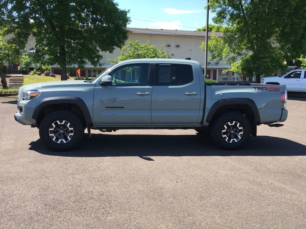 Used 2022 Toyota Tacoma TRD Off-Road w/ Technology Package AWD/4WD image 3