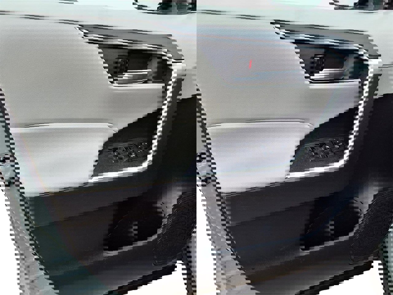 Used 2022 Toyota RAV4 XLE w/ Convenience Package image 14