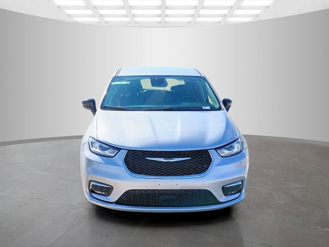 Used 2024 Chrysler Pacifica Touring-L image 3