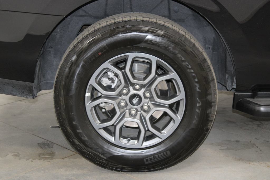 Used 2025 Ford Expedition Active RWD image 14