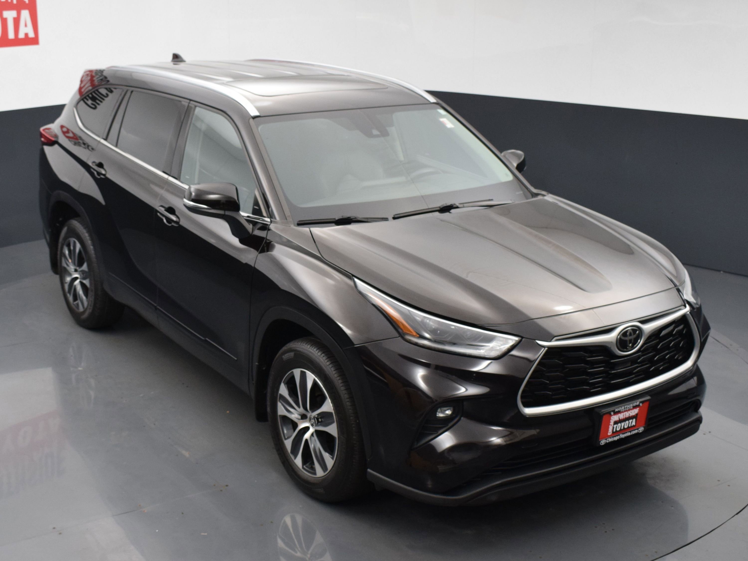 Used 2021 Toyota Highlander XLE AWD/4WD image 26