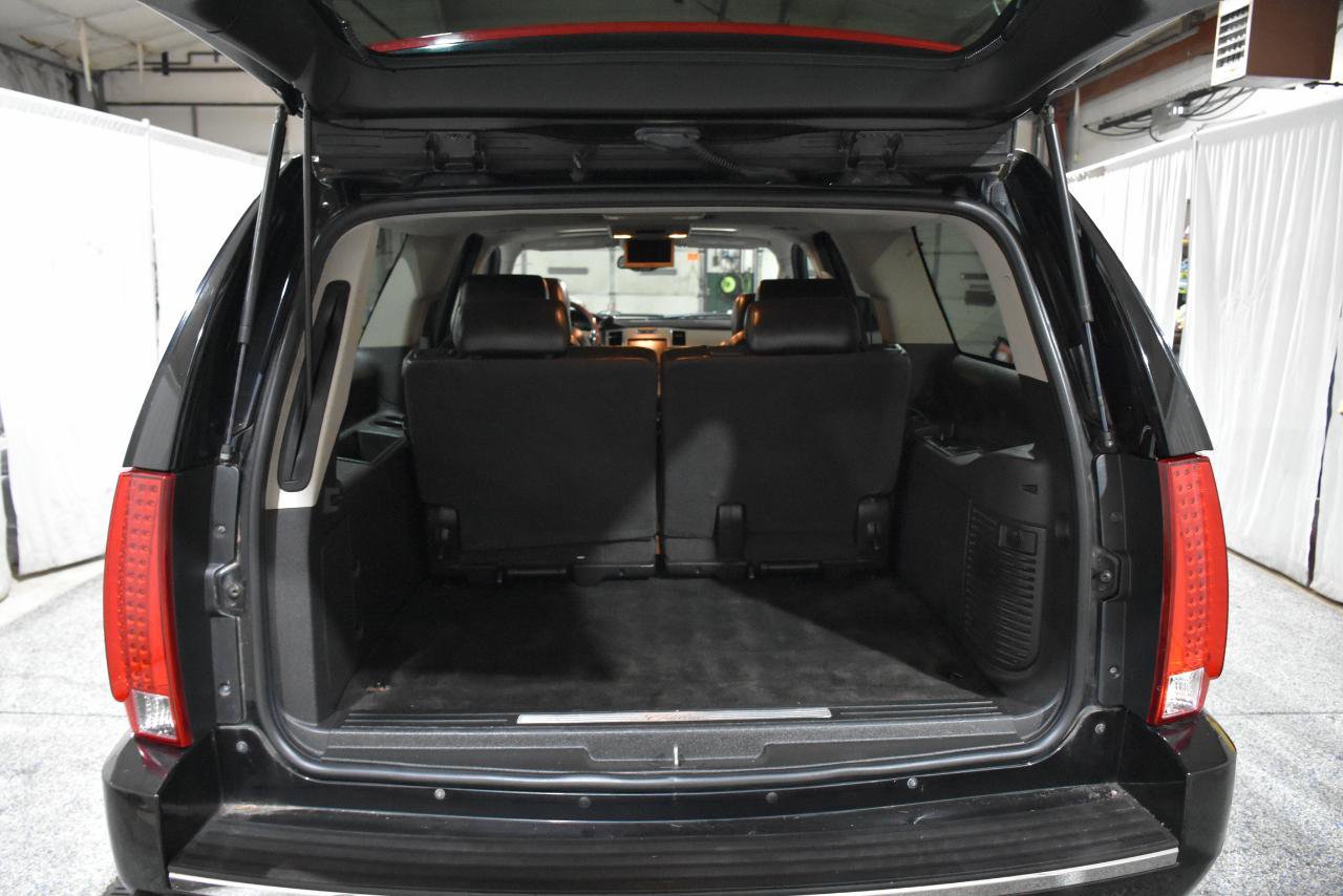 Used 2010 Cadillac Escalade ESV Premium image 21