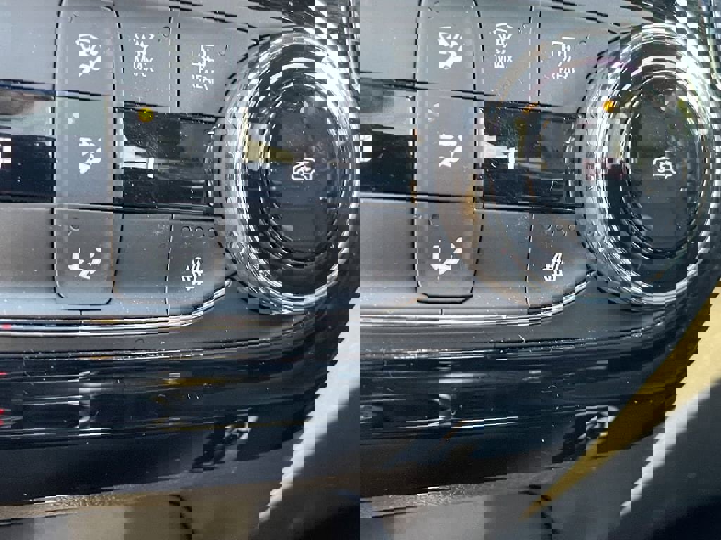 Used 2025 Chevrolet Trax RS w/ Driver Confidence Package image 23