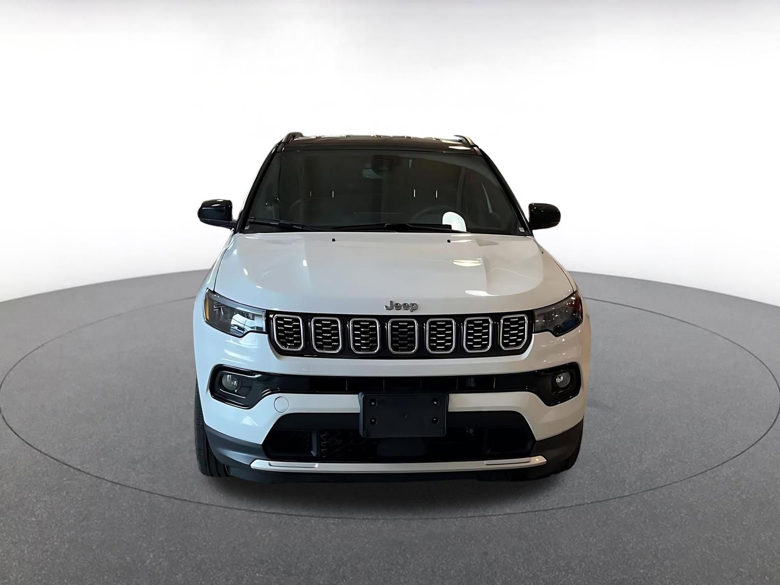 Used 2025 Jeep Compass Limited image 4