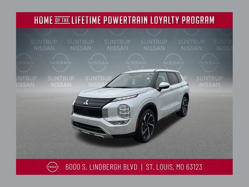 Used 2024 Mitsubishi Outlander SE image 1