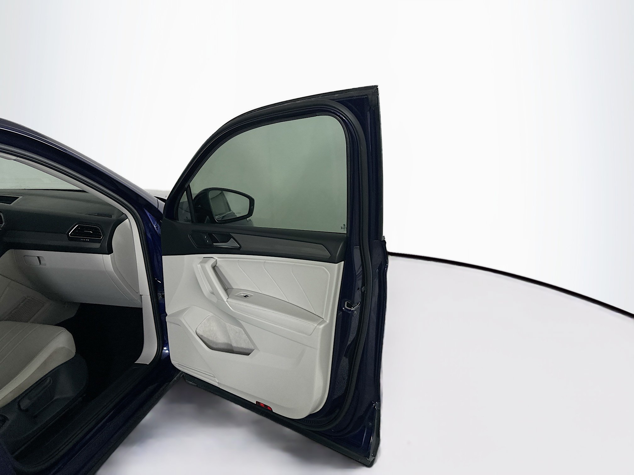 Used 2024 Volkswagen Tiguan SE FWD image 33