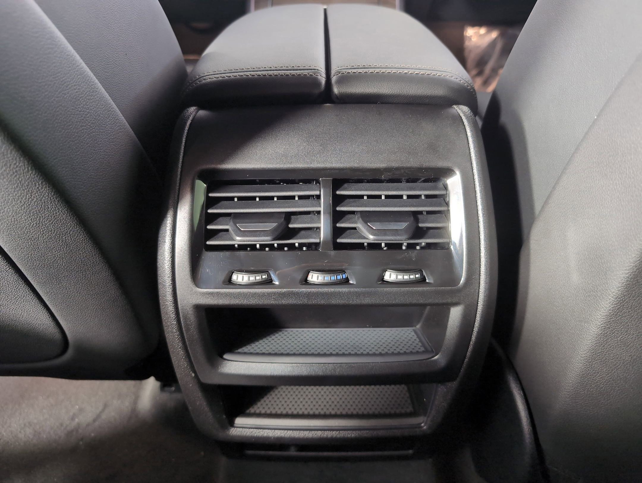 Used 2026 BMW X5 sDrive40i w/ Premium Package image 29