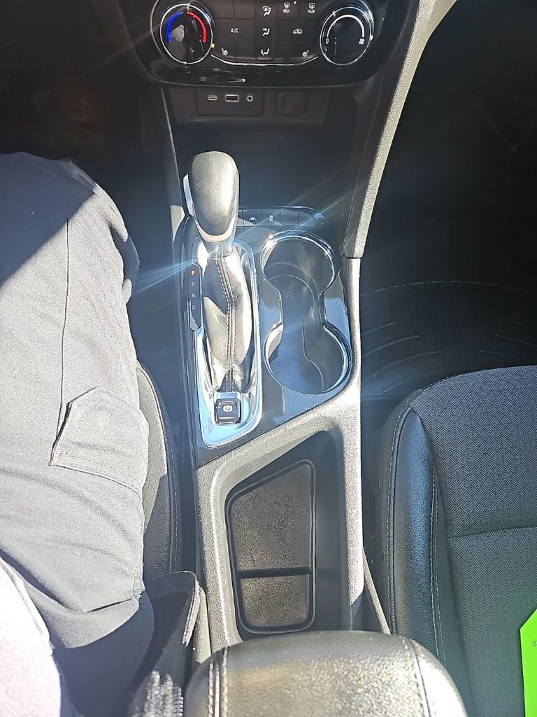 Used 2022 Buick Encore GX Preferred w/ Cold Weather Comfort Package image 19