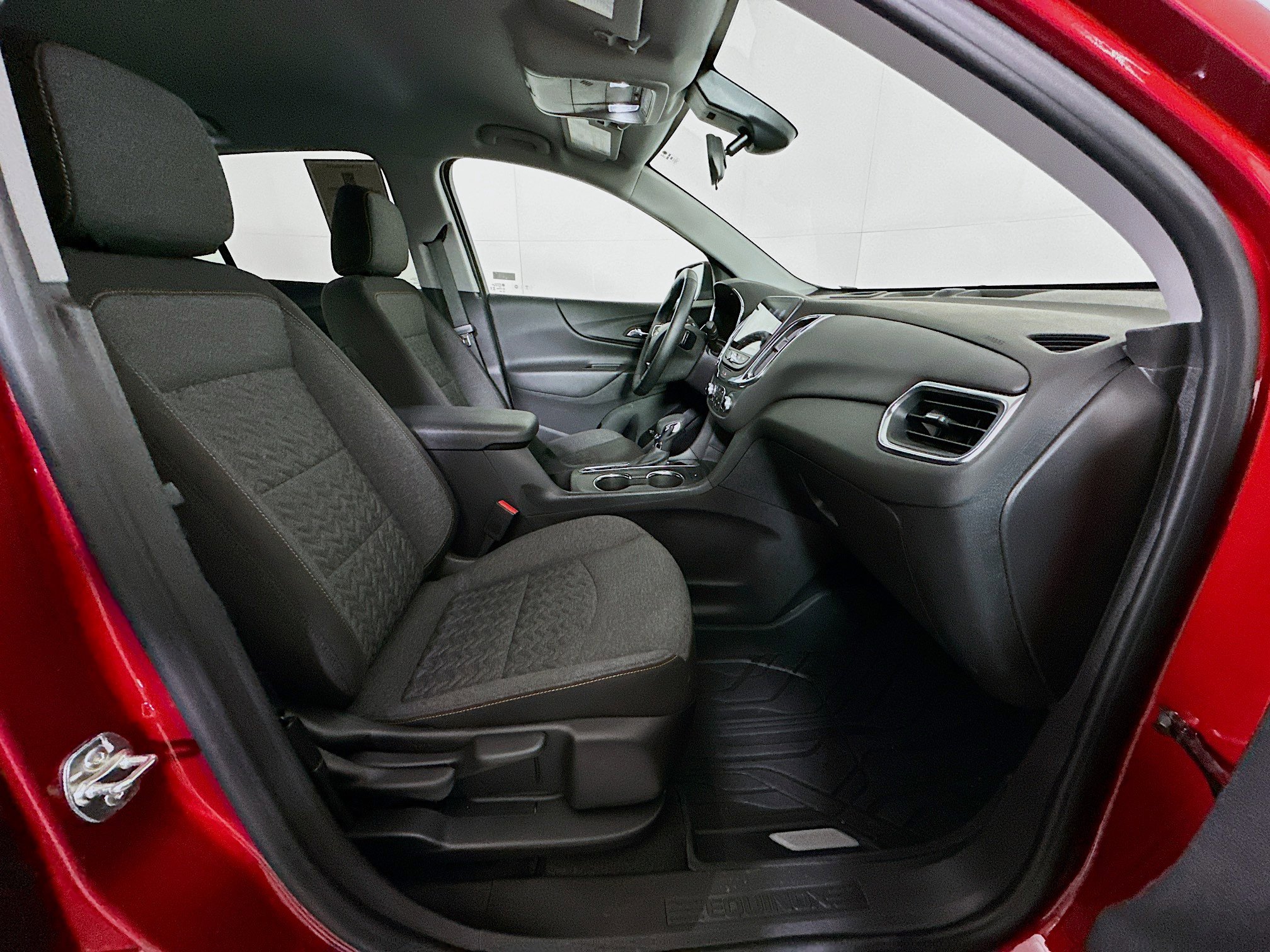 Used 2024 Chevrolet Equinox LT image 30