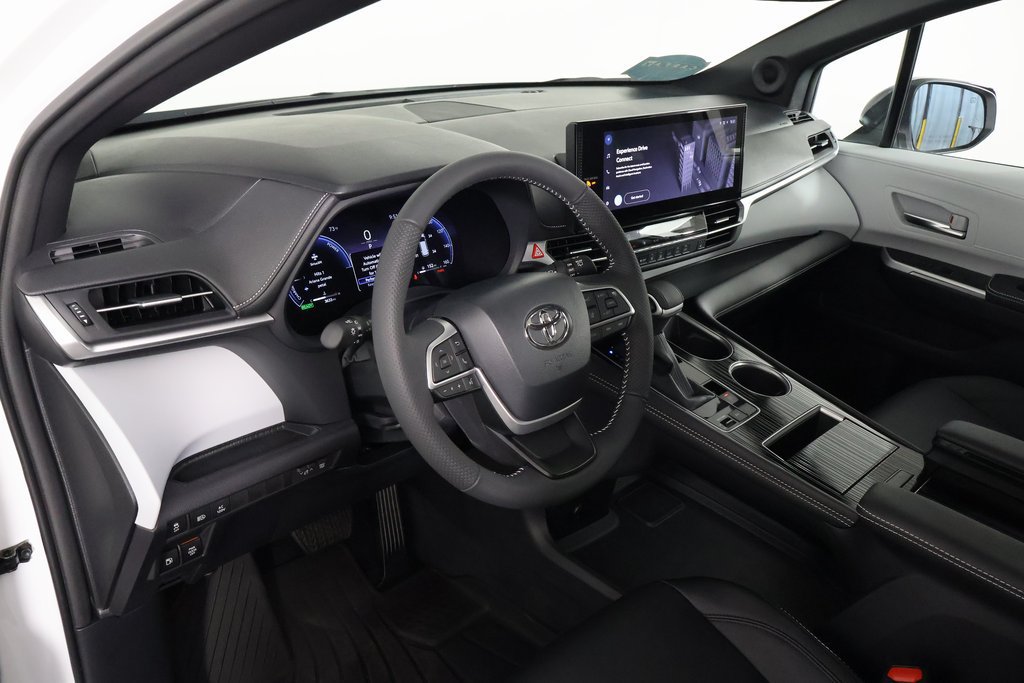 Used 2026 Toyota Sienna XSE FWD image 7