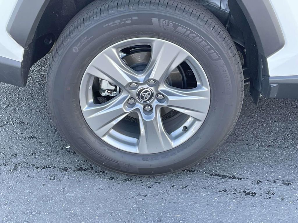 Used 2025 Toyota RAV4 LE image 13