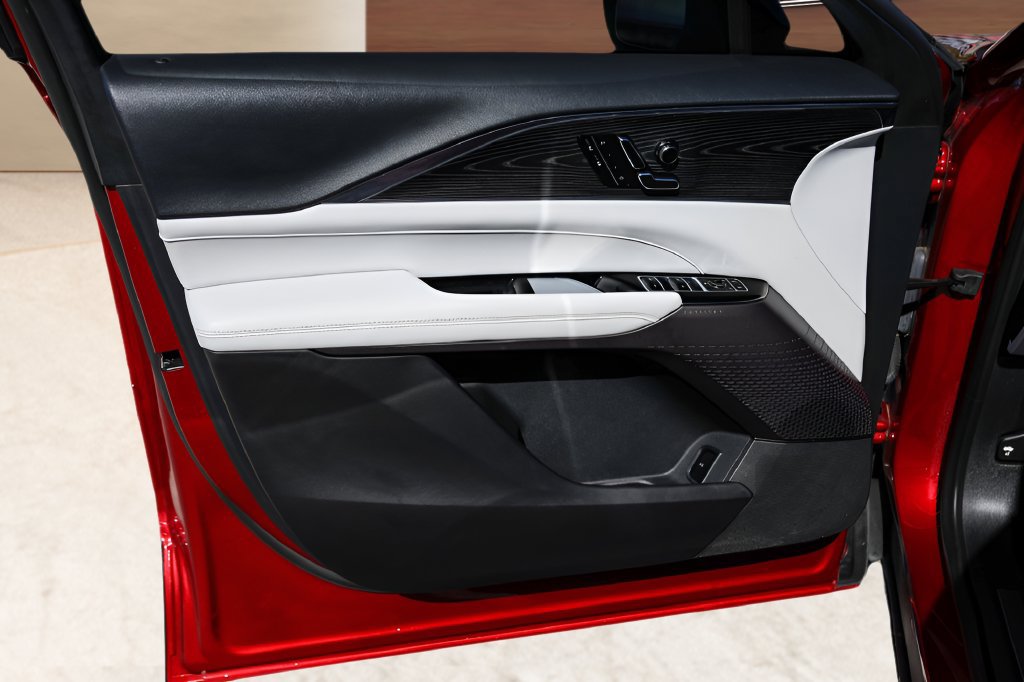 Certified 2024 Cadillac Lyriq Luxury RWD image 20