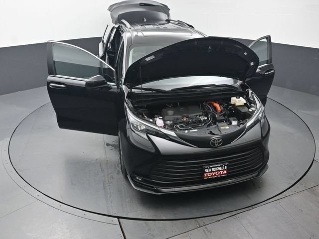 Used 2026 Toyota Sienna XLE AWD/4WD image 59