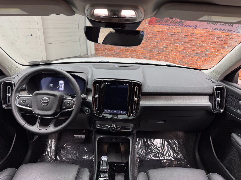 Used 2026 Volvo XC40 B5 Plus AWD/4WD image 13