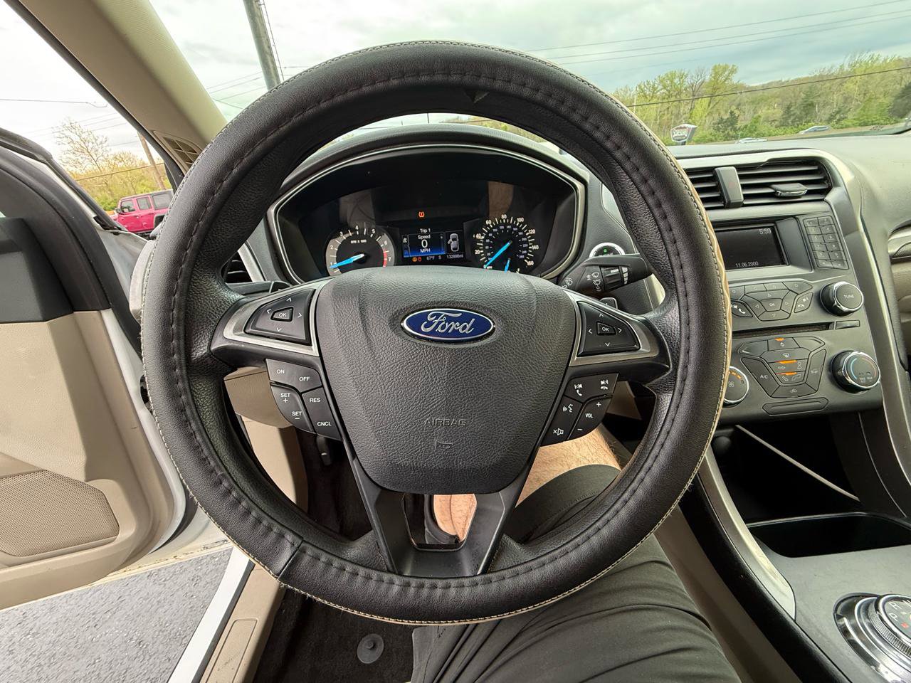 Used 2017 Ford Fusion SE image 18