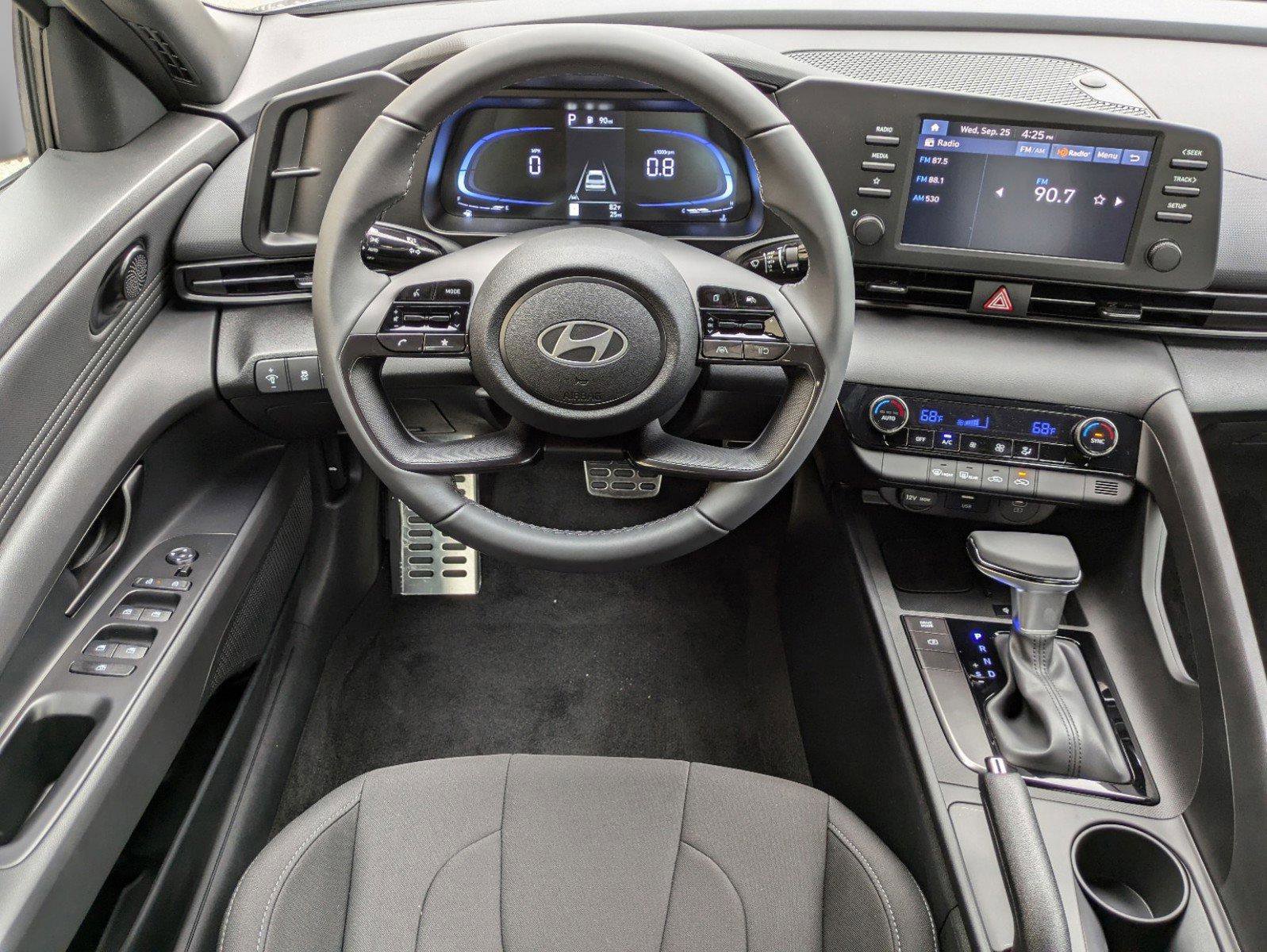 Certified 2025 Hyundai Elantra SEL FWD image 13