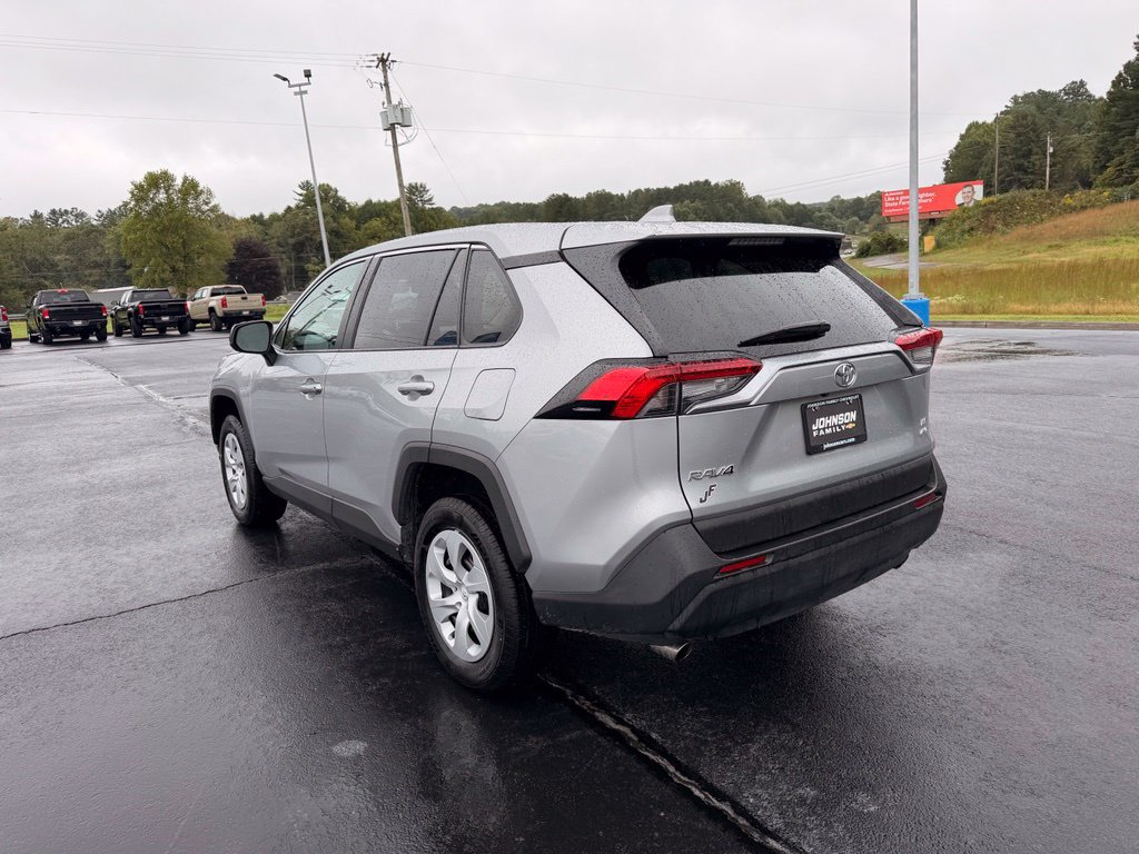 Used 2025 Toyota RAV4 LE AWD/4WD image 7