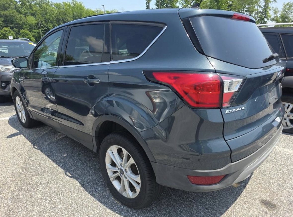 Used 2019 Ford Escape SE FWD image 3