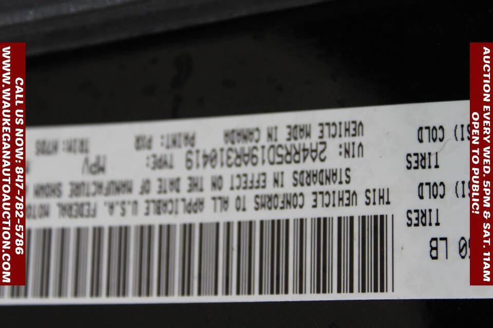 Used 2010 Chrysler Town & Country Touring image 10