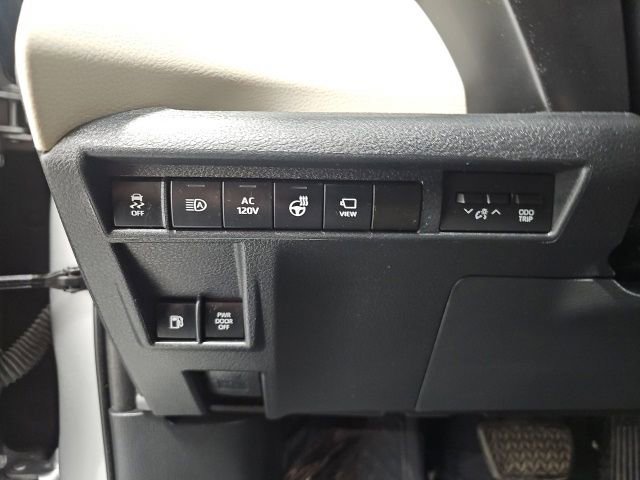Certified 2022 Toyota Sienna Platinum FWD image 18