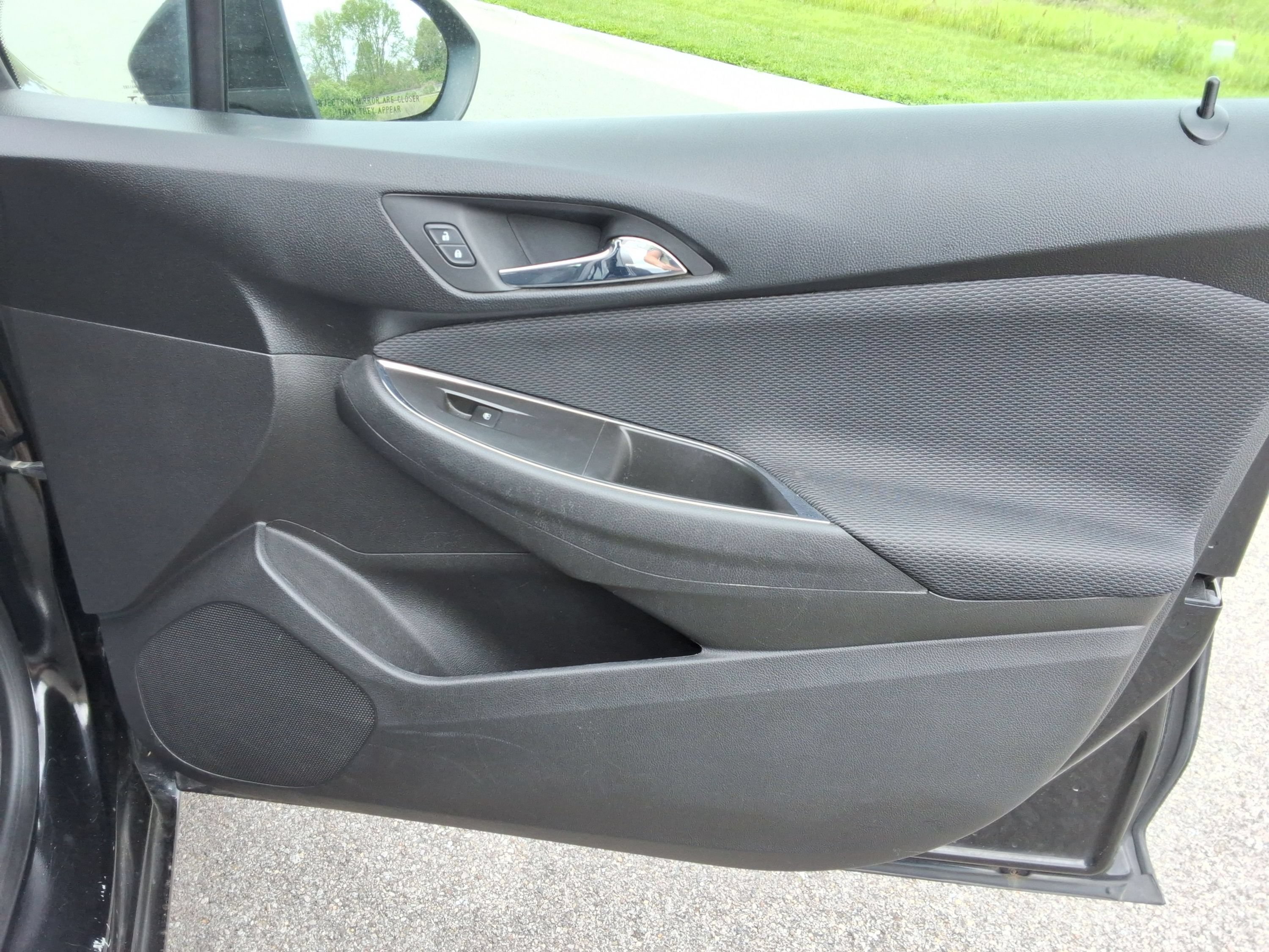Used 2017 Chevrolet Cruze LT FWD image 25