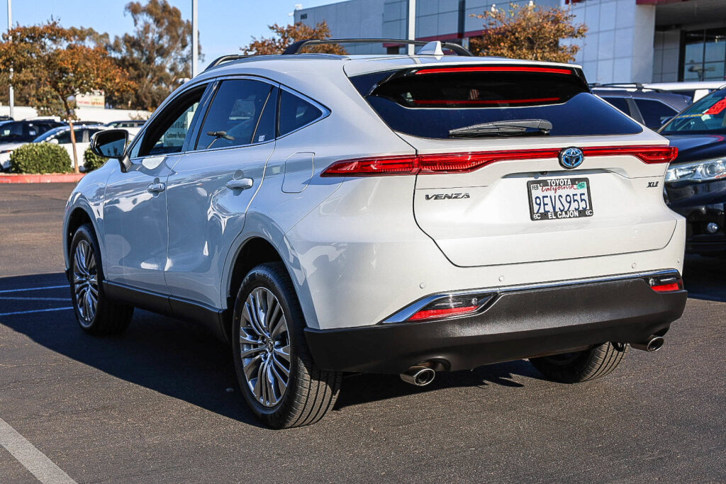 Certified 2023 Toyota Venza XLE AWD/4WD image 21