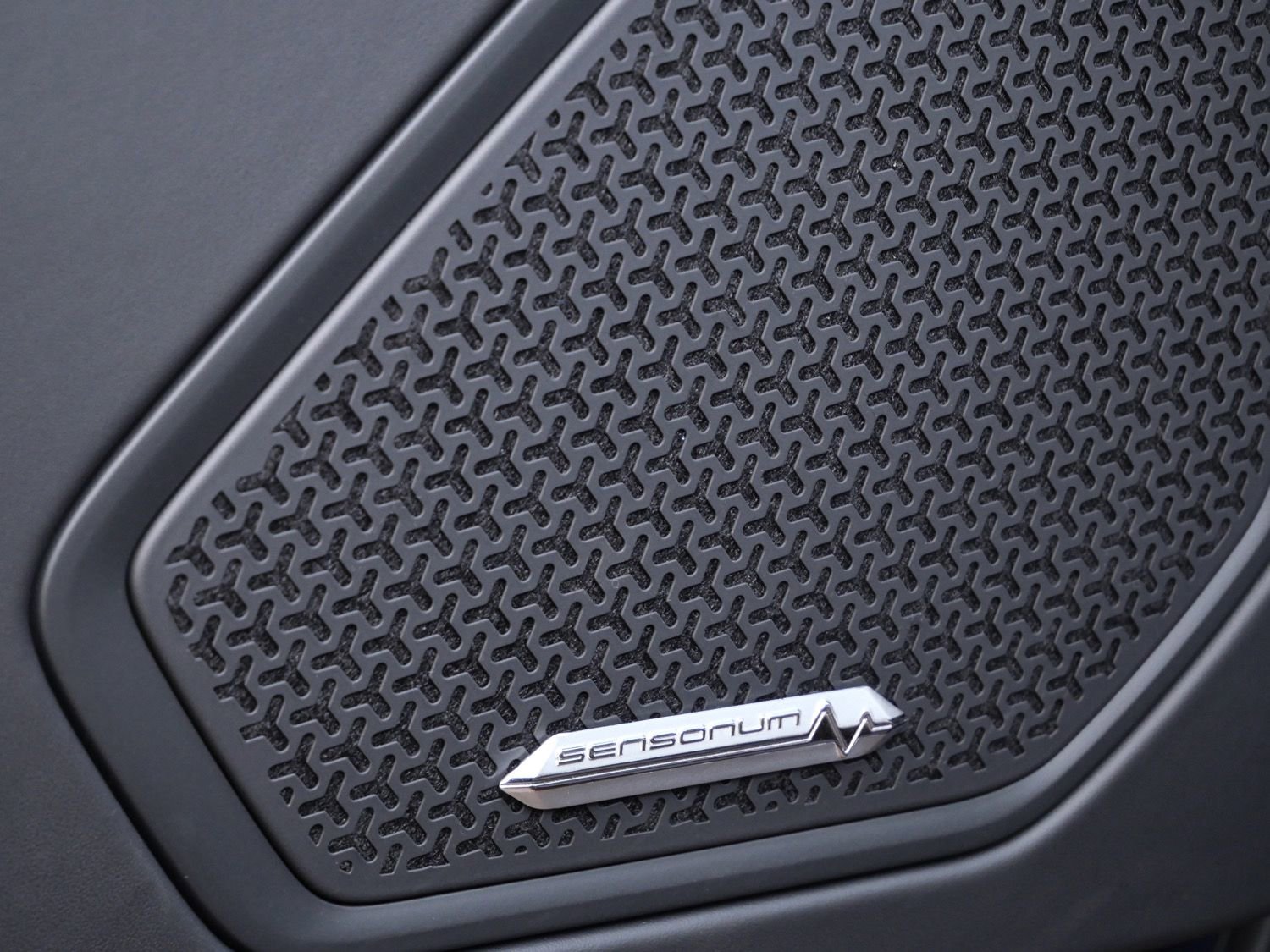 Used 2025 Lamborghini Urus SE image 17