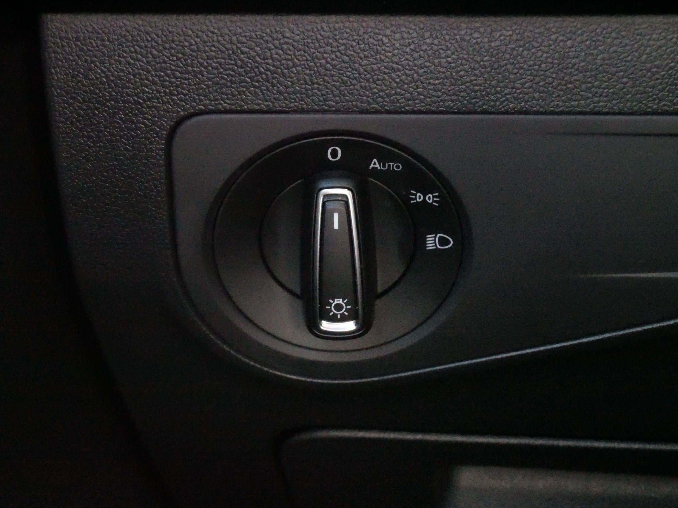 Certified 2024 Volkswagen Tiguan SE R-Line AWD/4WD image 26