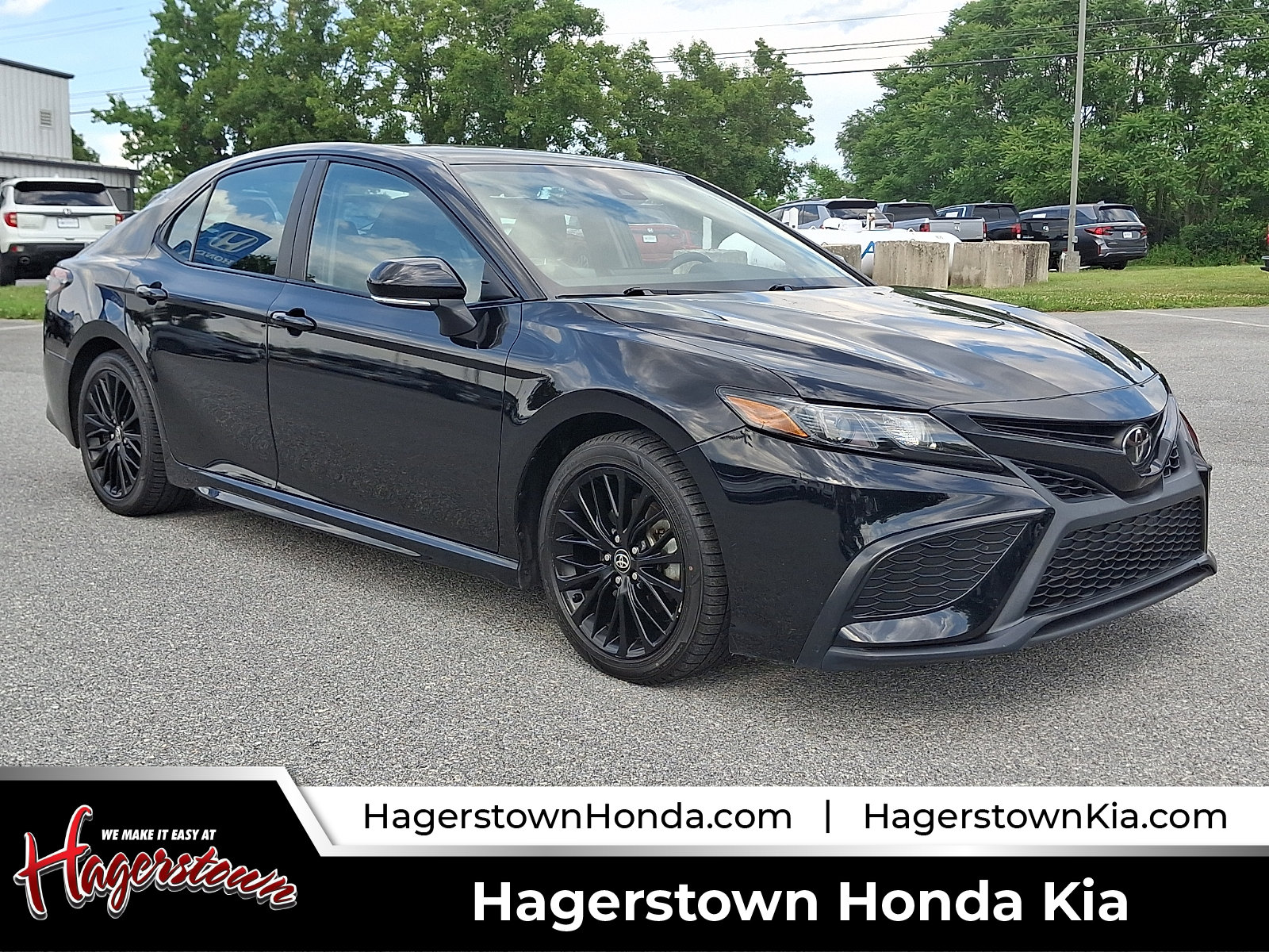 Used 2021 Toyota Camry SE w/ Convenience Package AWD/4WD image 1