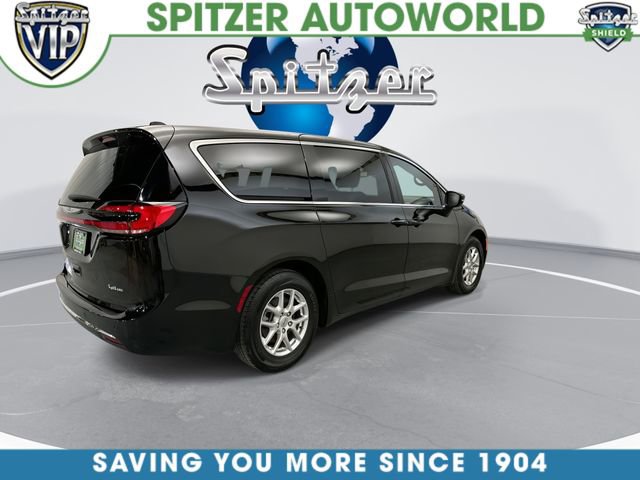 Used 2025 Chrysler Pacifica Select FWD image 11