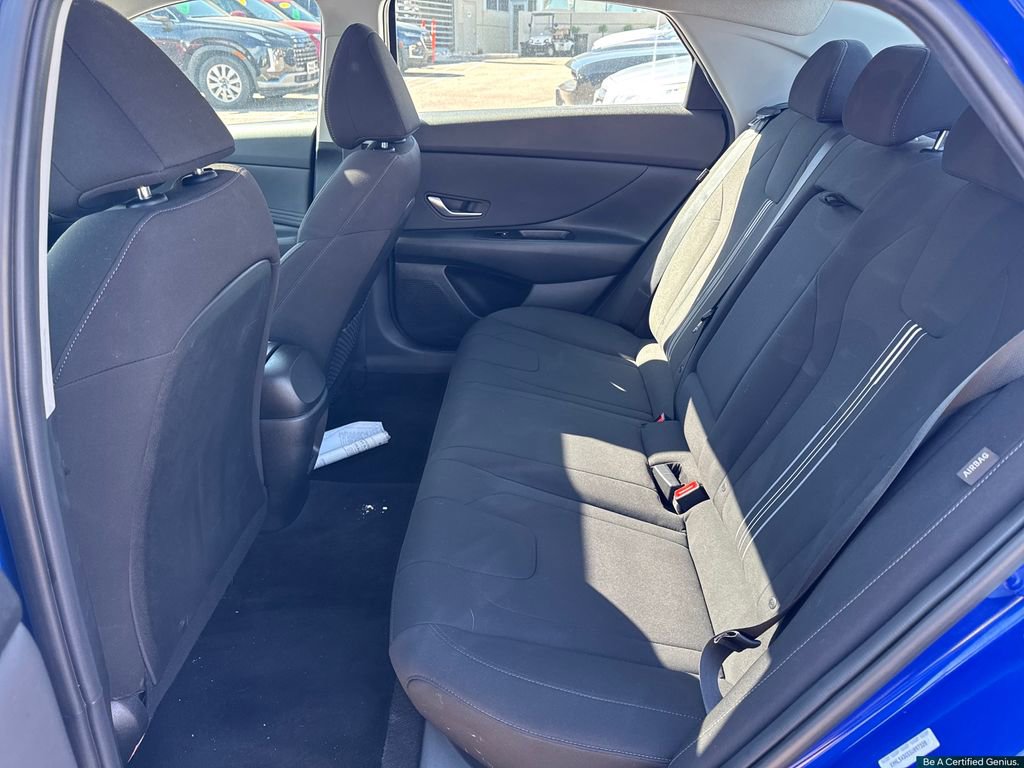 Certified 2025 Hyundai Elantra SEL FWD image 30