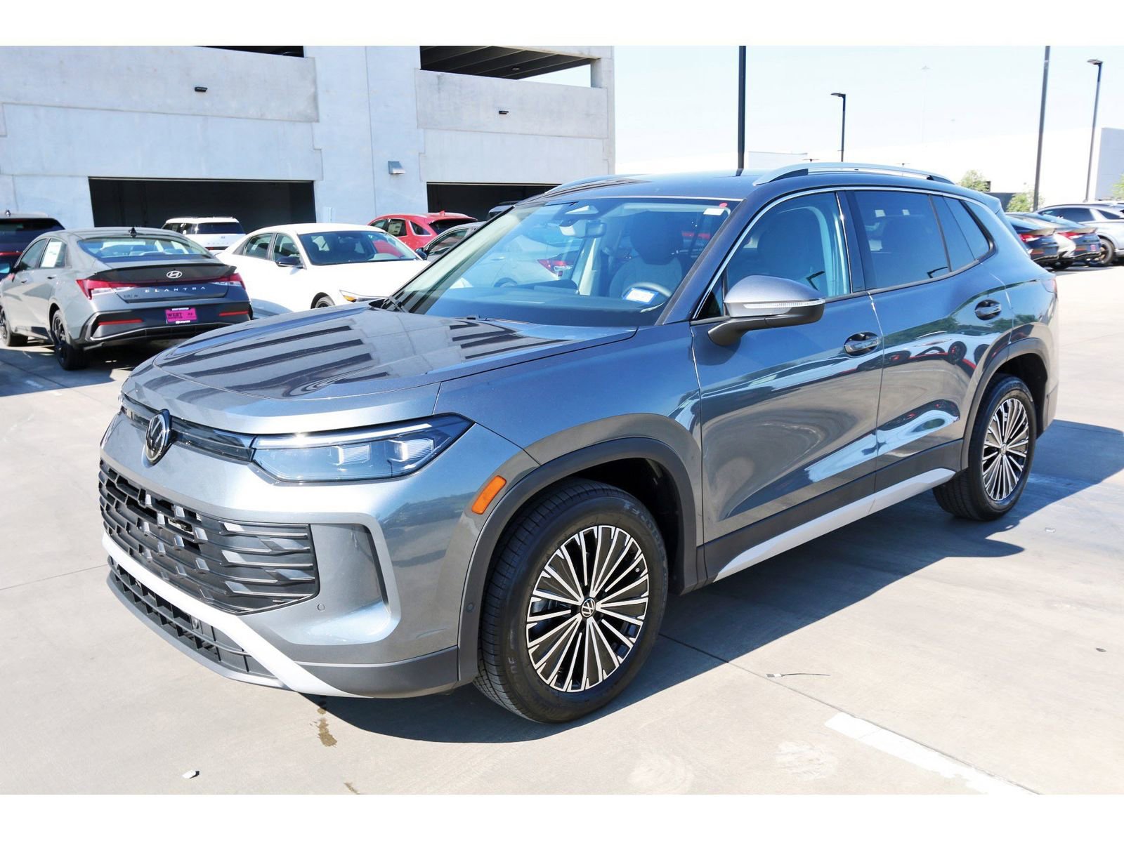 Used 2025 Volkswagen Tiguan S FWD image 3
