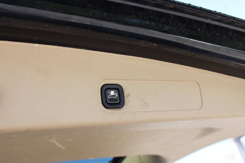 Used 2011 Chevrolet Suburban LTZ RWD image 25