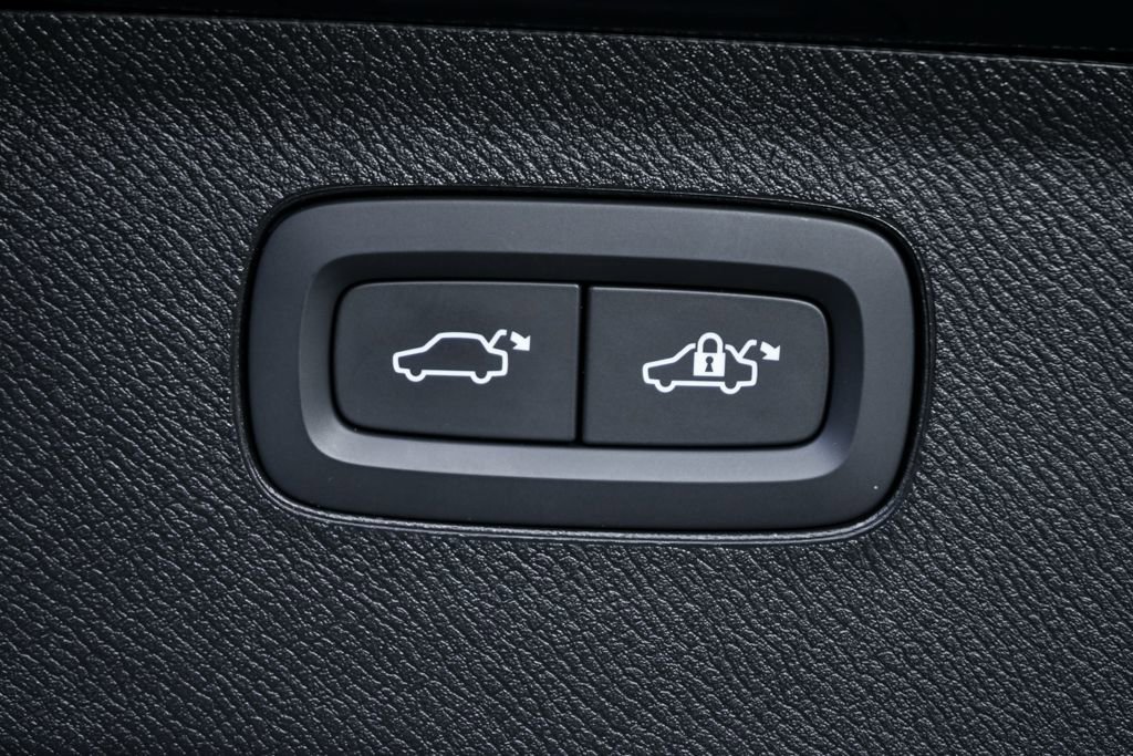 Certified 2026 Volvo XC90 B6 Plus w/ Protection Package Premier image 35