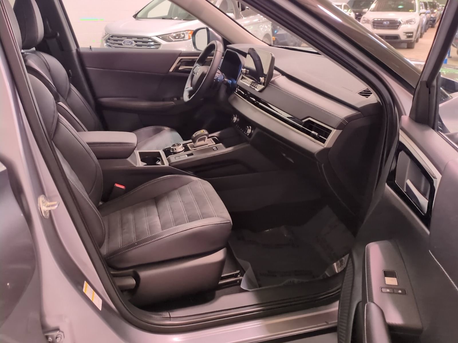 Used 2024 Mitsubishi Outlander SE image 12