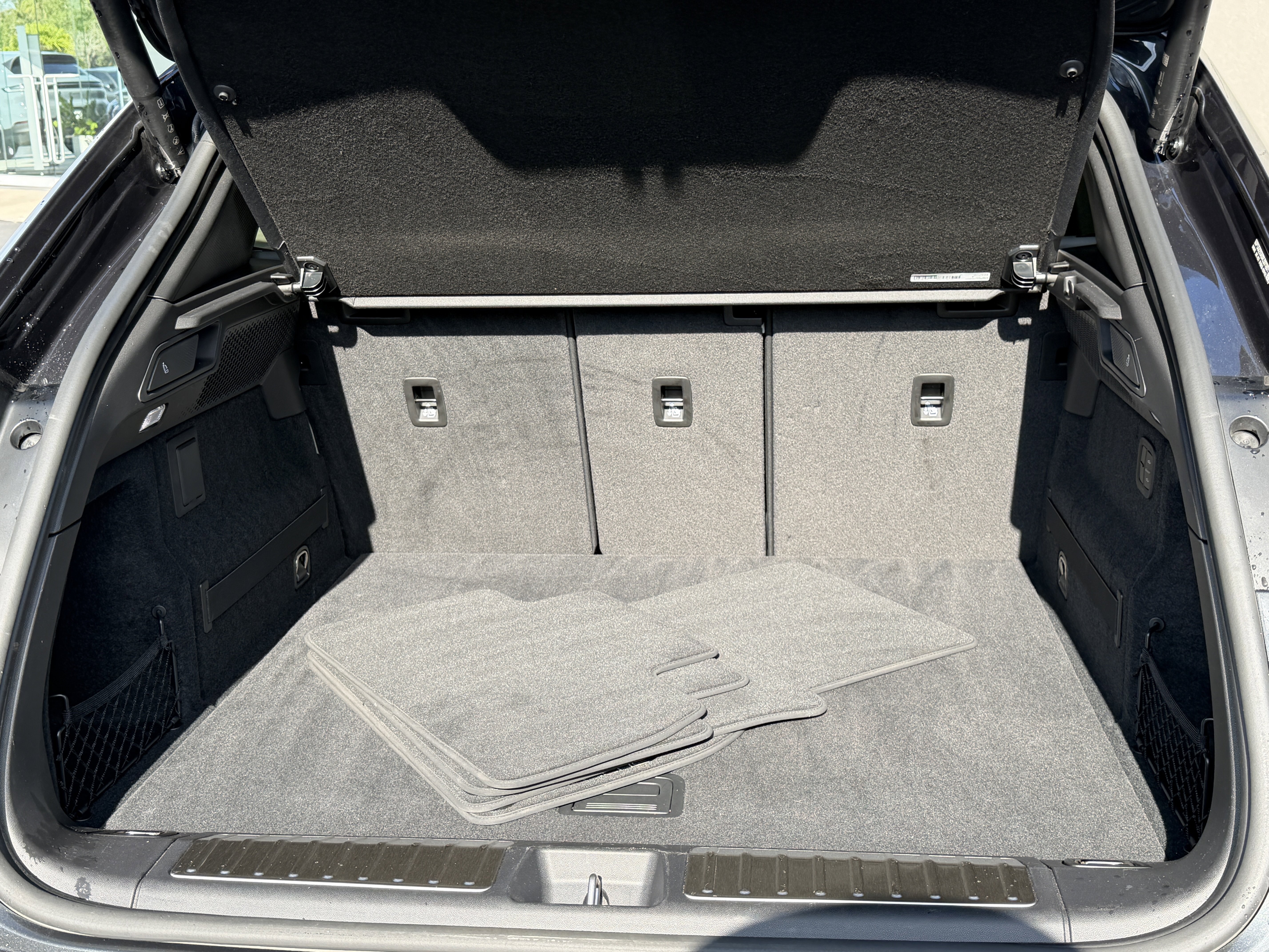 Certified 2024 Porsche Macan 4 Electric image 15