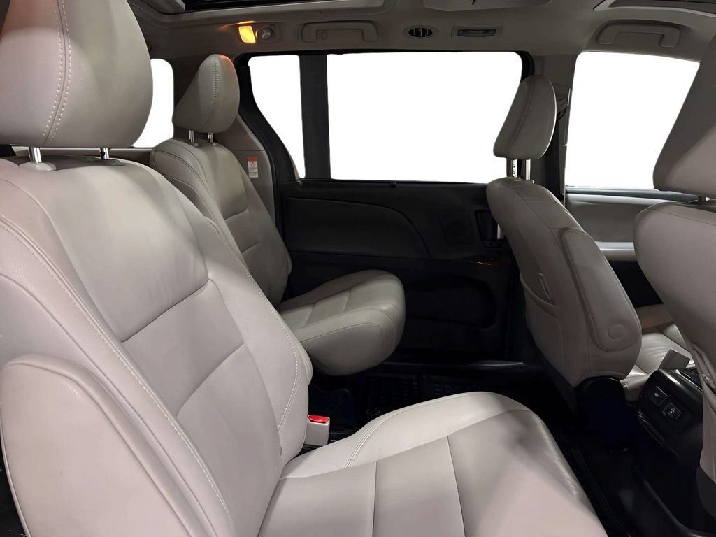 Used 2017 Toyota Sienna Limited AWD/4WD image 16