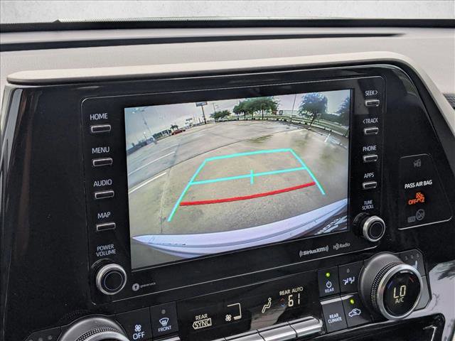 Used 2022 Toyota Highlander XLE FWD image 13