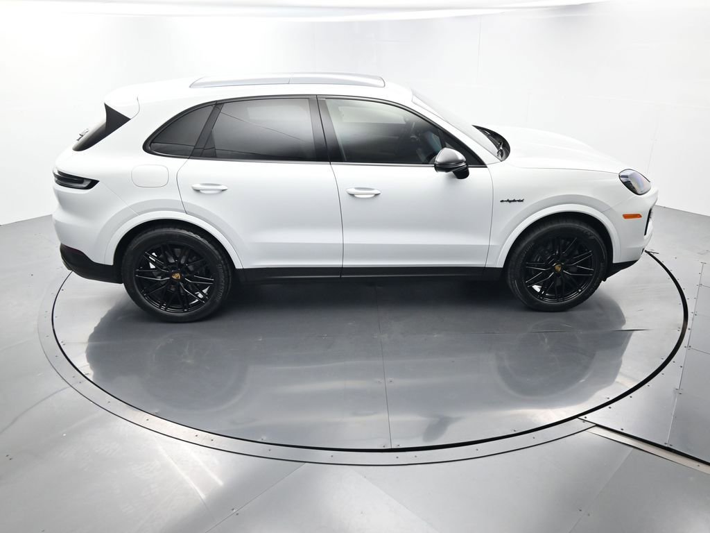 Certified 2024 Porsche Cayenne AWD/4WD image 42