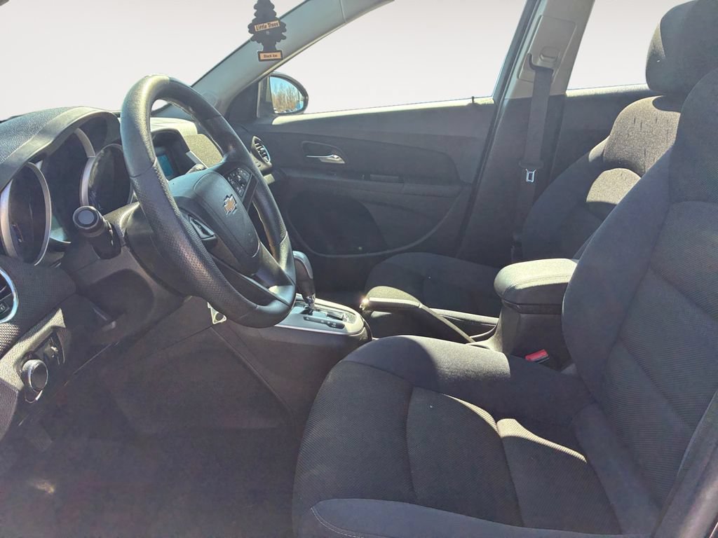 Used 2016 Chevrolet Cruze LT FWD image 9