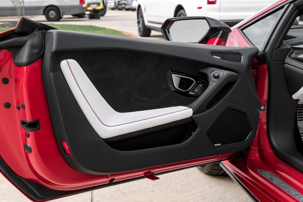 Used 2023 Lamborghini Huracan EVO image 39