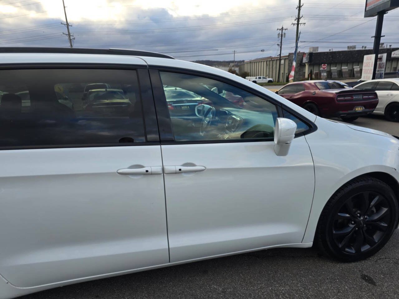 Used 2020 Chrysler Pacifica Touring w/ Advanced Safetytec Group FWD image 76