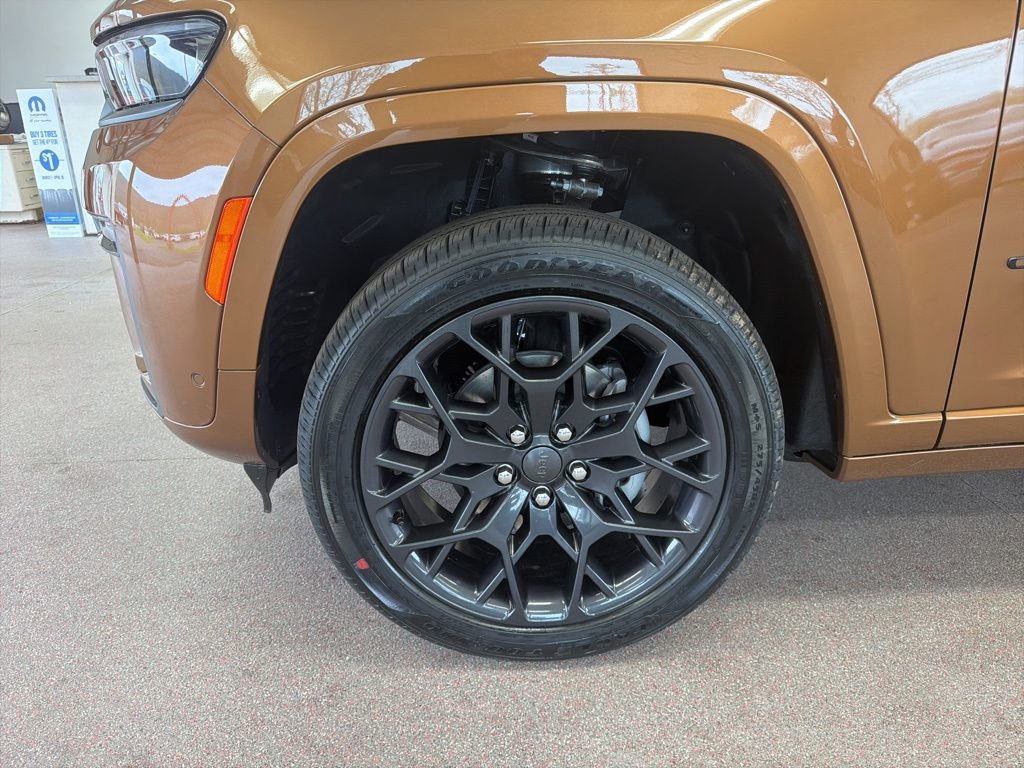 New 2026 Jeep Grand Cherokee Summit AWD/4WD image 4