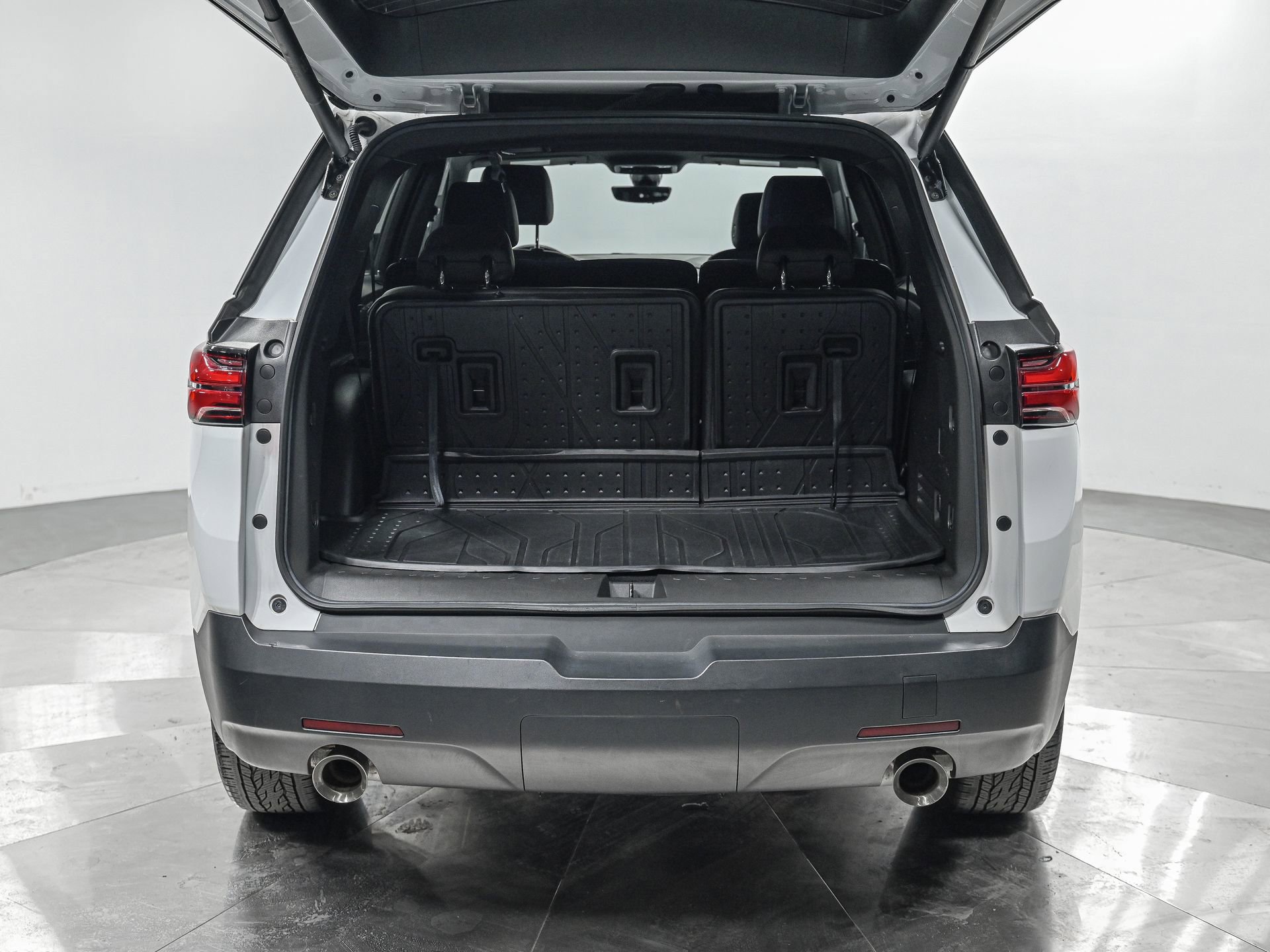 Used 2023 Chevrolet Traverse LT w/ LT Premium Package image 6